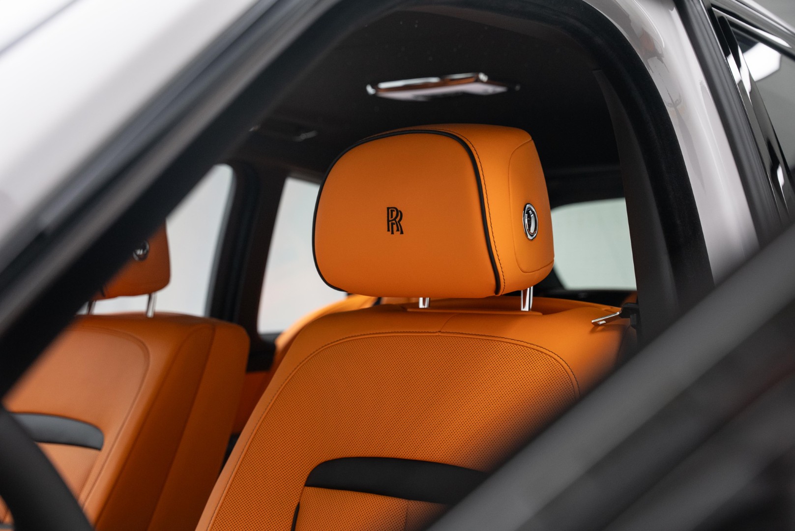 2025 ROLLS ROYCE CULLINAN BLACK BADGE.  BESPOKE SOUND SYSTEM. VIP REAR SEATS. WARRANTY & SERVICE 